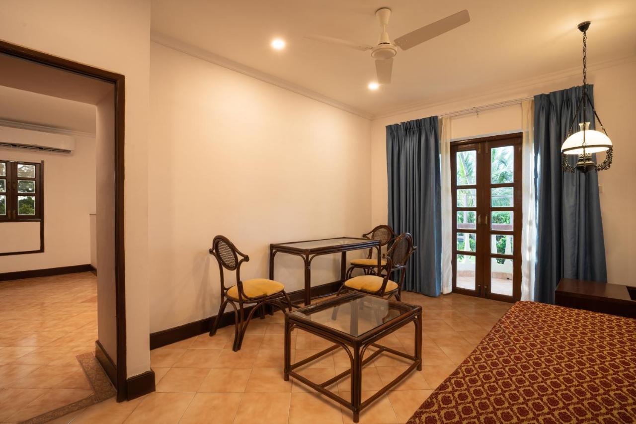 Coconut Grove Beach Resort Colva Exterior foto