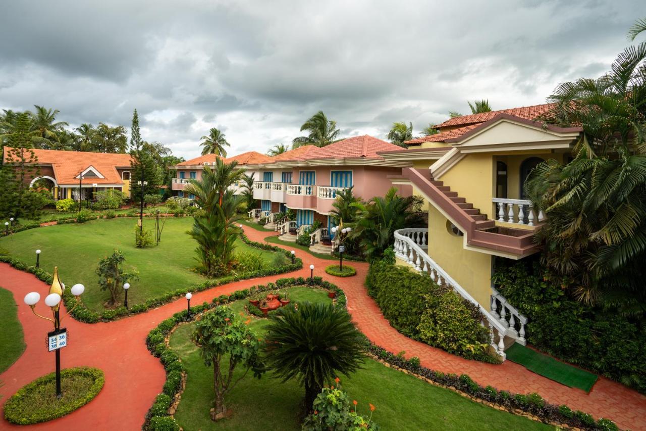 Coconut Grove Beach Resort Colva Exterior foto