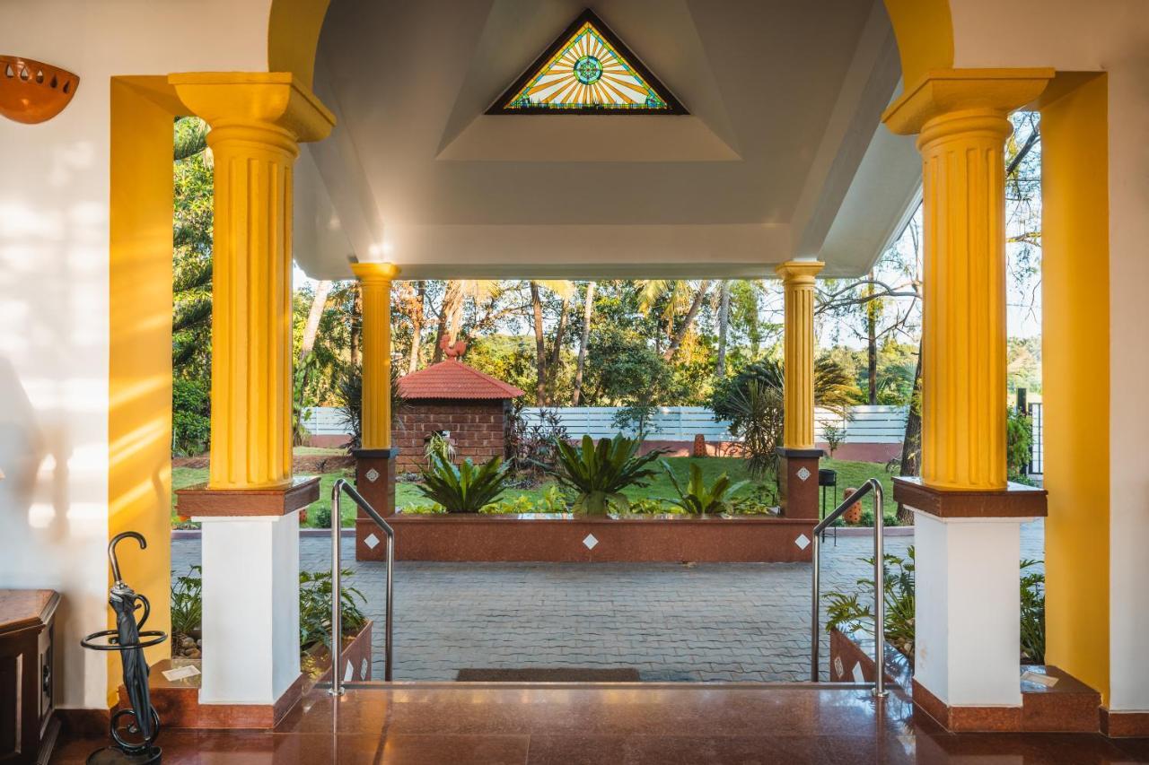 Coconut Grove Beach Resort Colva Exterior foto